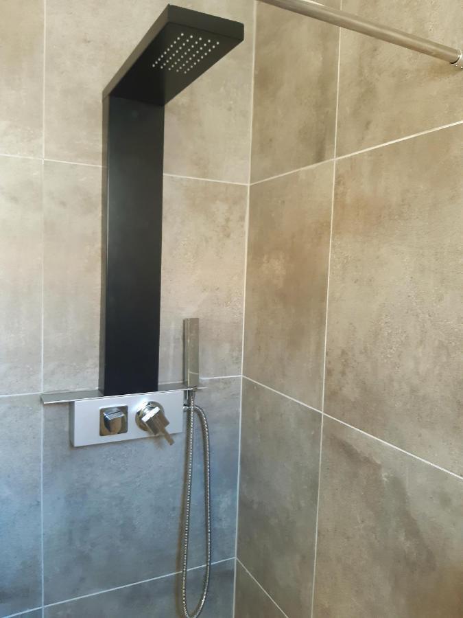 סארטי Studio Wilem מראה חיצוני תמונה